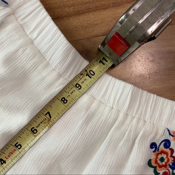 chelsea and violet white embroidered shorts - Picture 9 of 10